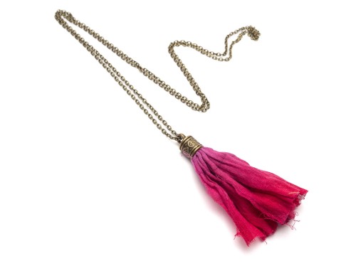 Długi naszyjnik boho fuksja do sukienki