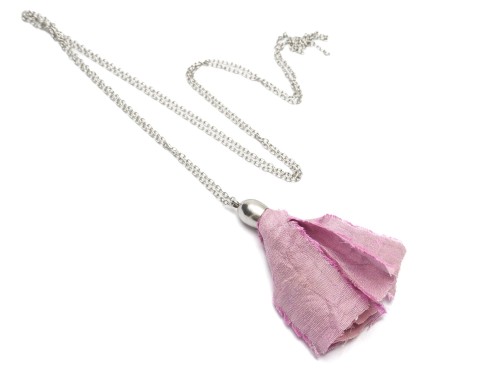 Długi naszyjnik ze stali chirurgicznej z różowym wisiorkiem do sukienki