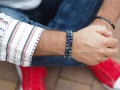 Biżuteria z koralików kamieni sodalitu dla modnego eleganckiego faceta