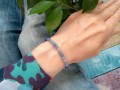 Bransoletka z niebieskim awenturynem z drobnych kamieni na prezent dla modnej kobiety